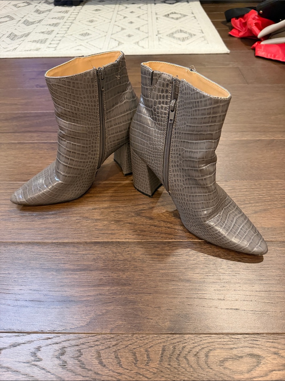 Express Brand Size 8 Ankle Boots/Booties Grey Embossed Pattern - C27-101